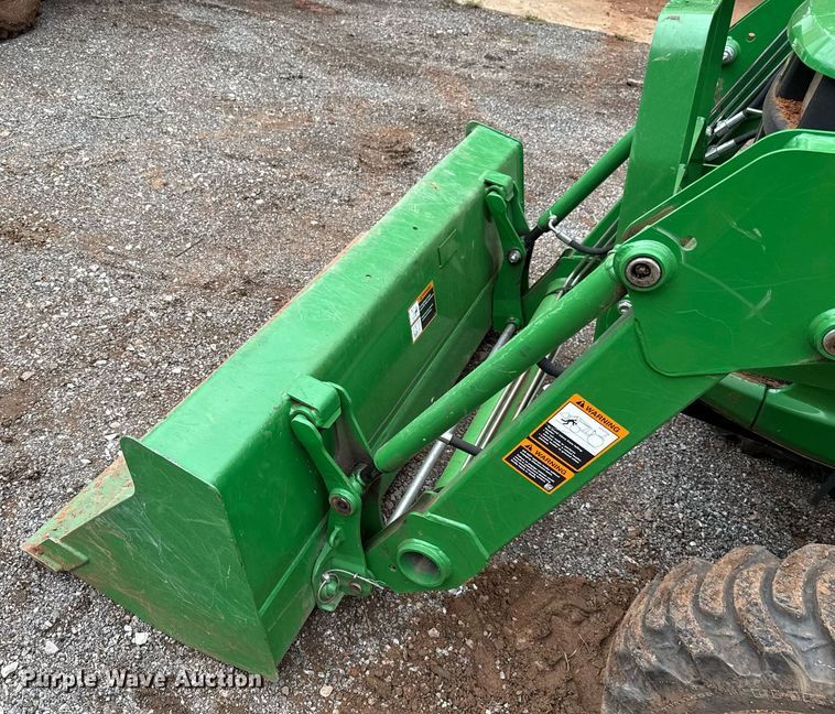 image for item HI9259 2017 John Deere 3032E MFWD tractor