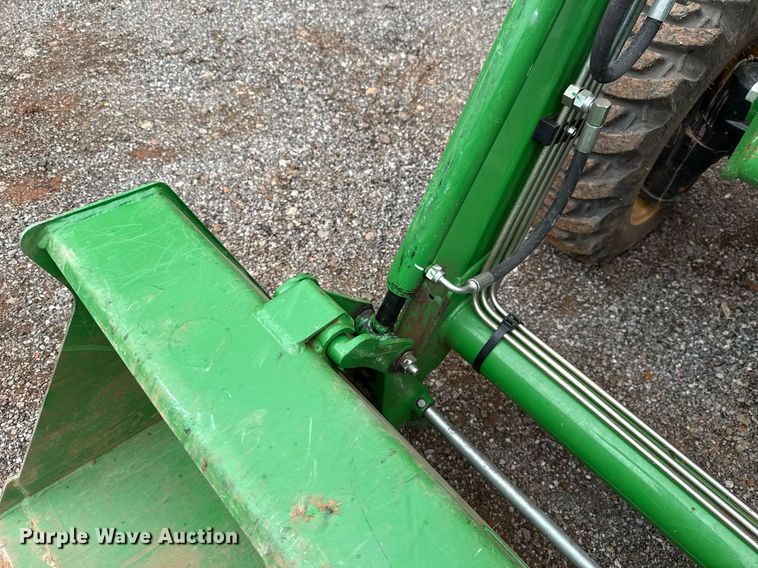 image for item HI9259 2017 John Deere 3032E MFWD tractor