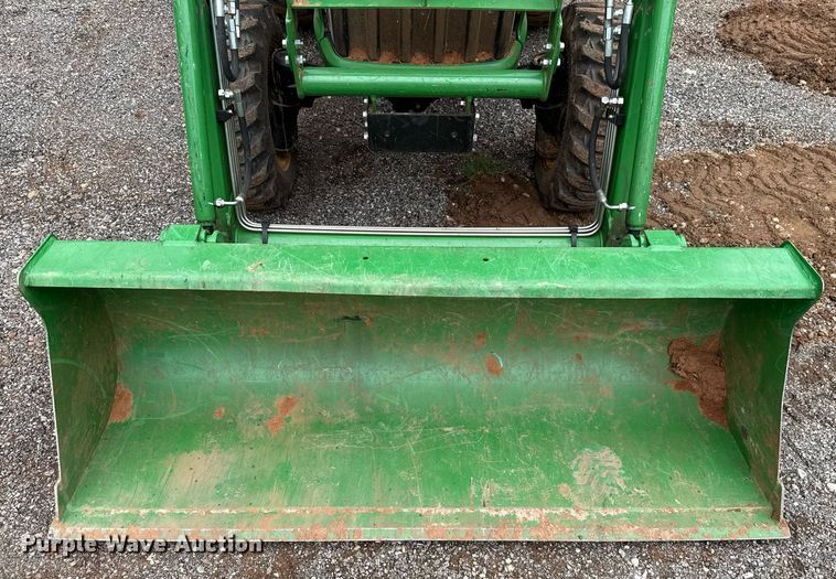 image for item HI9259 2017 John Deere 3032E MFWD tractor