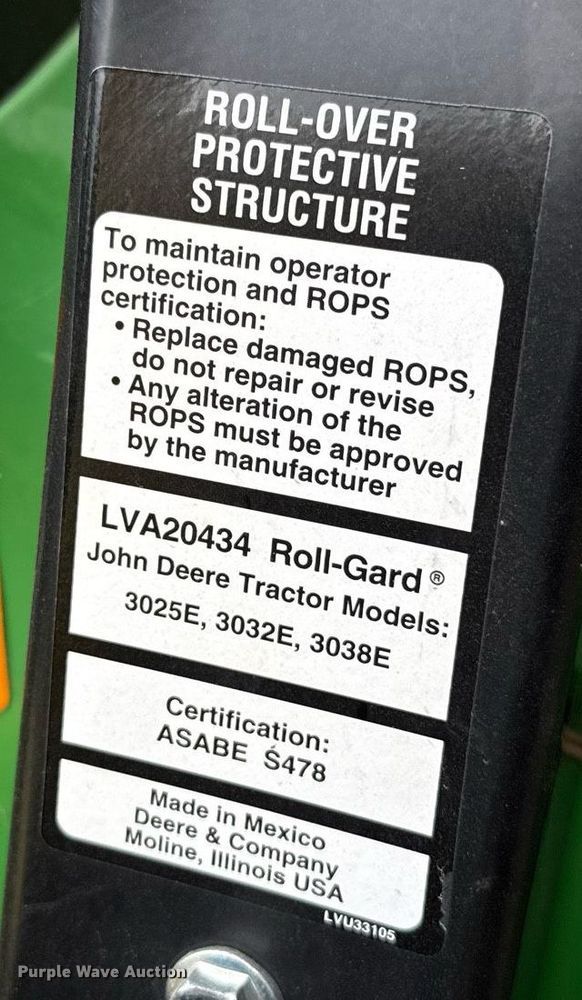 image for item HI9259 2017 John Deere 3032E MFWD tractor