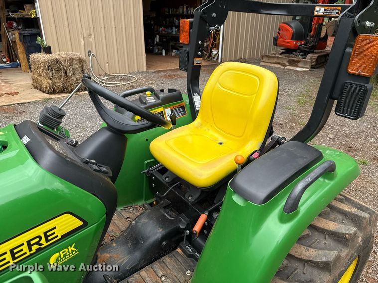 image for item HI9259 2017 John Deere 3032E MFWD tractor