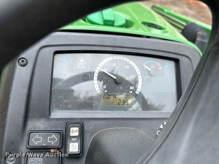 image for item HI9259 2017 John Deere 3032E MFWD tractor