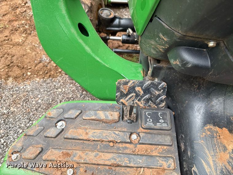 image for item HI9259 2017 John Deere 3032E MFWD tractor