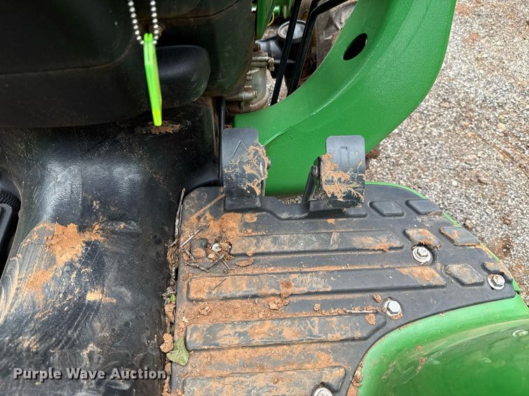 image for item HI9259 2017 John Deere 3032E MFWD tractor