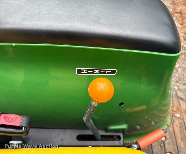 image for item HI9259 2017 John Deere 3032E MFWD tractor