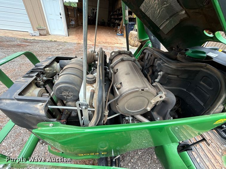 image for item HI9259 2017 John Deere 3032E MFWD tractor