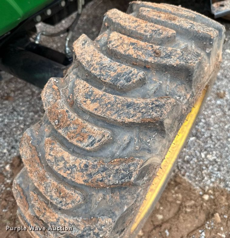 image for item HI9259 2017 John Deere 3032E MFWD tractor