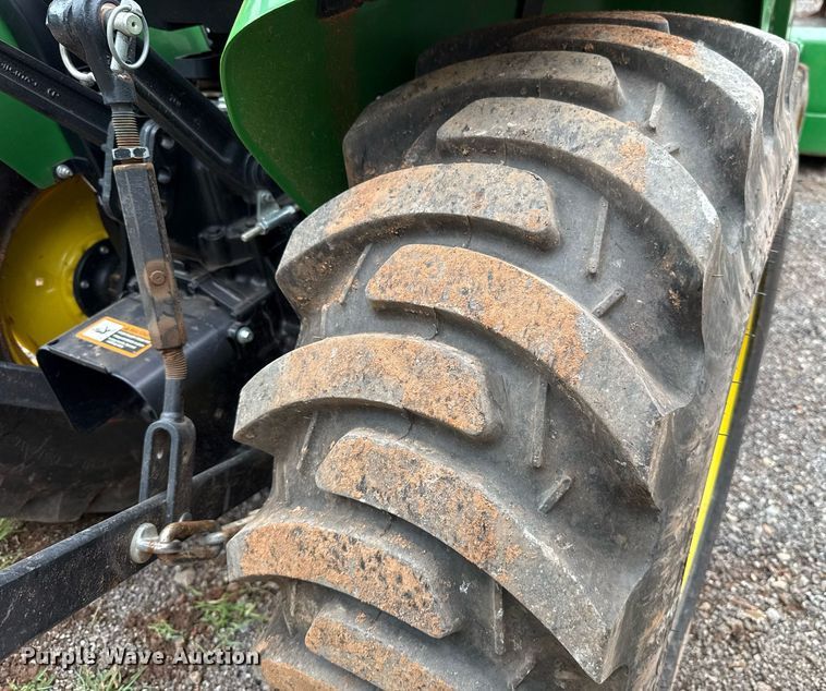 image for item HI9259 2017 John Deere 3032E MFWD tractor