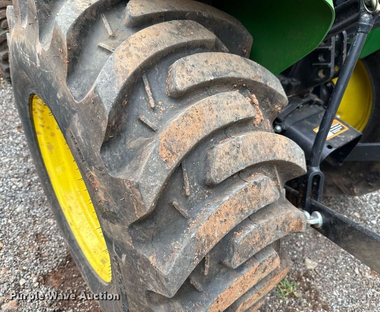 image for item HI9259 2017 John Deere 3032E MFWD tractor