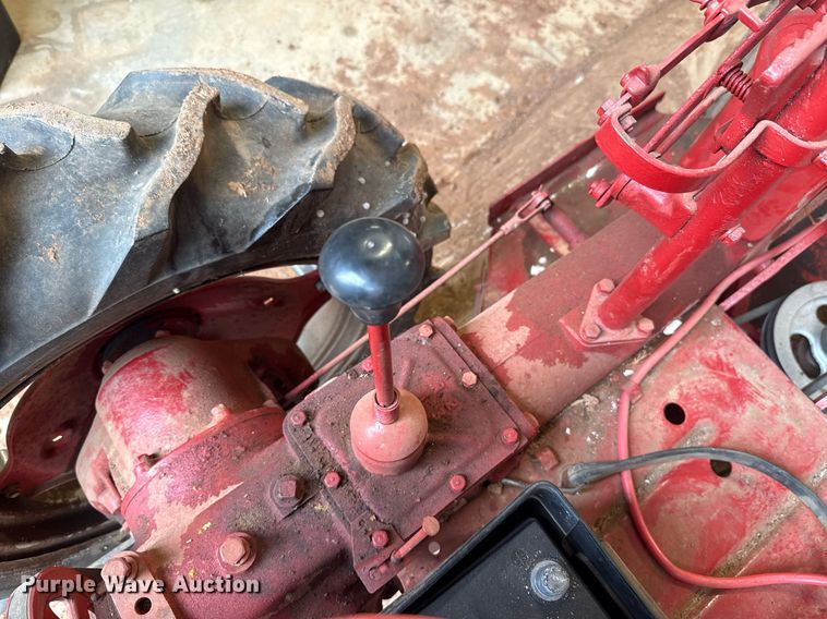 image for item HI9260 1947 International FCUB tractor