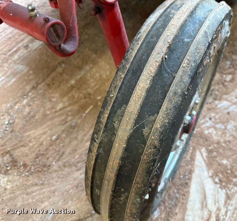 image for item HI9260 1947 International FCUB tractor