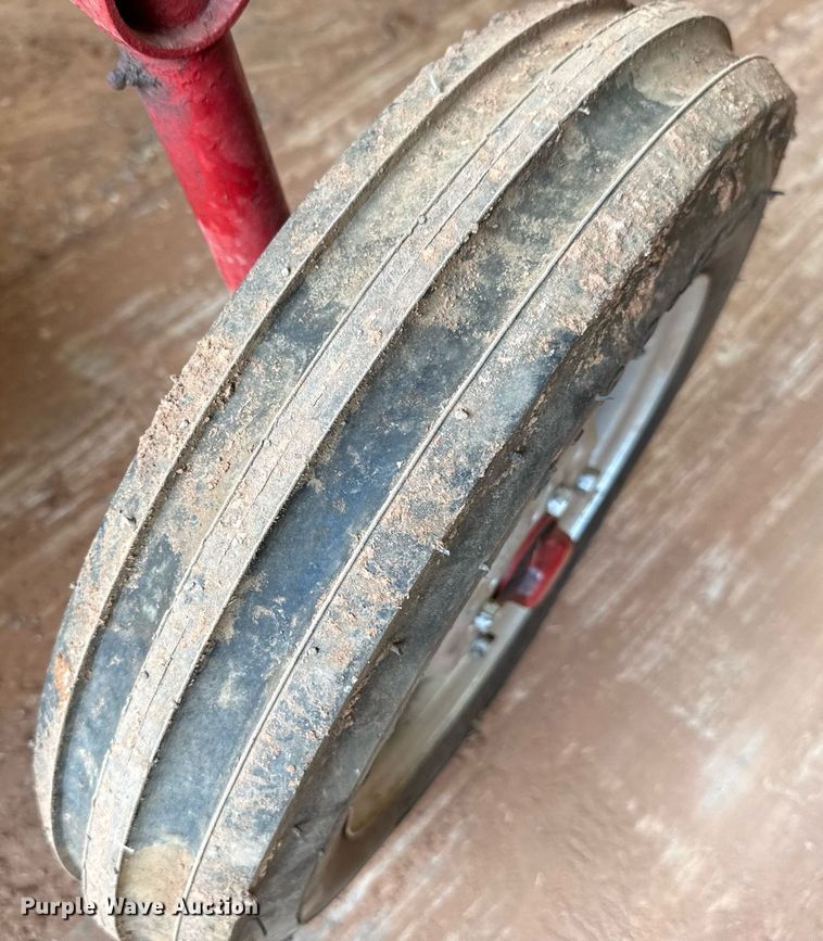 image for item HI9260 1947 International FCUB tractor