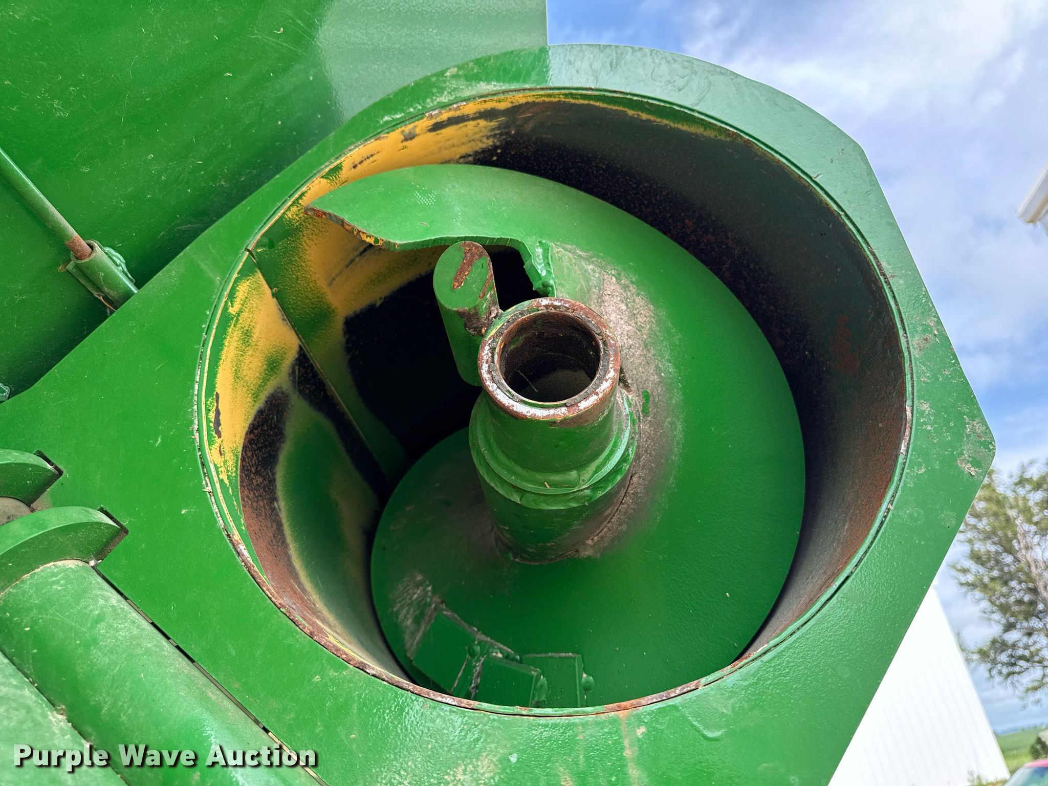 Unverferth Brent 678XL grain cart in Clarence, IA | Item EM2092