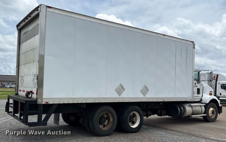 image for item DM1914 2012 Kenworth T800 Series box truck