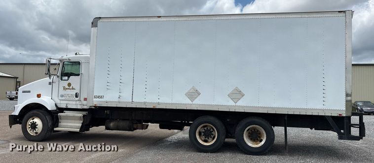 image for item DM1914 2012 Kenworth T800 Series box truck