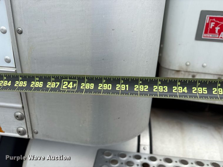 image for item DM1914 2012 Kenworth T800 Series box truck