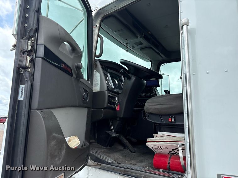 image for item DM1914 2012 Kenworth T800 Series box truck