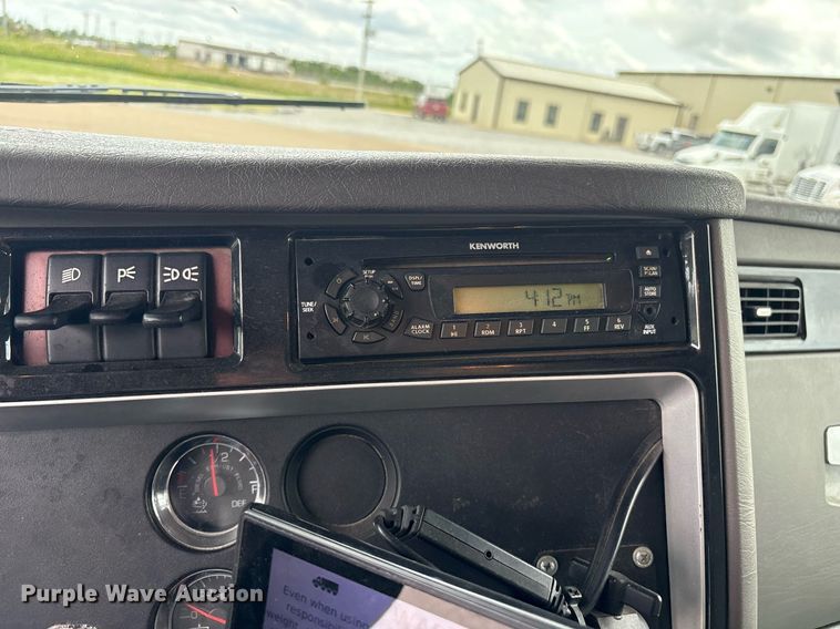 image for item DM1914 2012 Kenworth T800 Series box truck