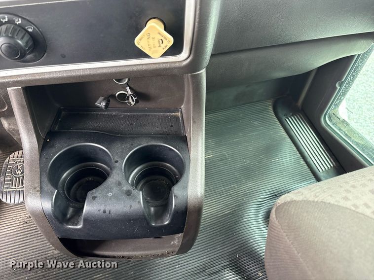 image for item DM1914 2012 Kenworth T800 Series box truck