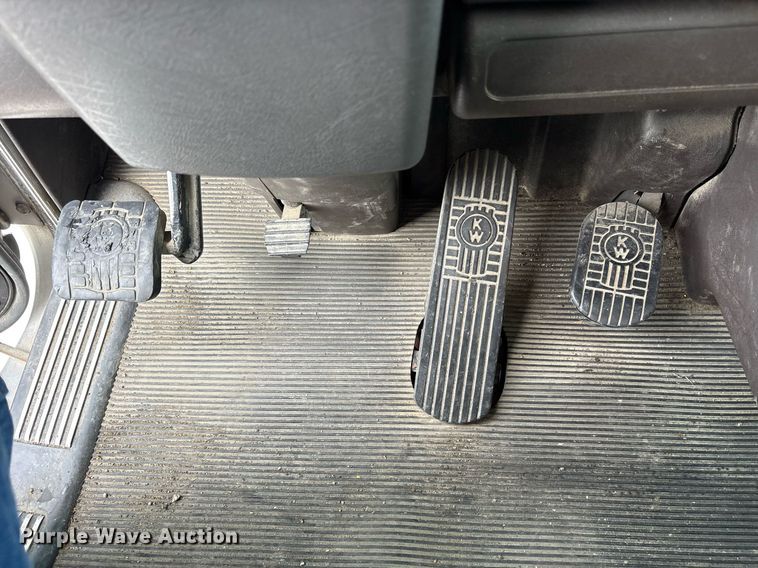 image for item DM1914 2012 Kenworth T800 Series box truck