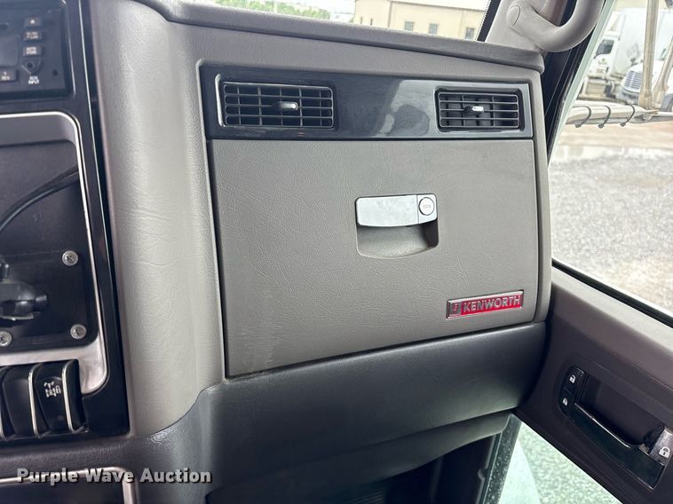 image for item DM1914 2012 Kenworth T800 Series box truck