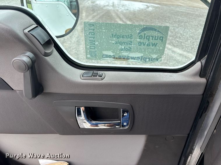 image for item DM1914 2012 Kenworth T800 Series box truck