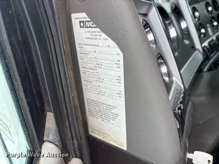 image for item DM1914 2012 Kenworth T800 Series box truck