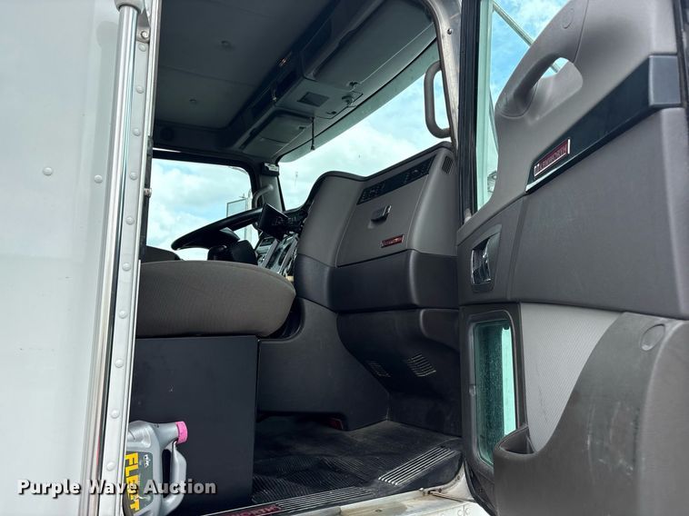 image for item DM1914 2012 Kenworth T800 Series box truck