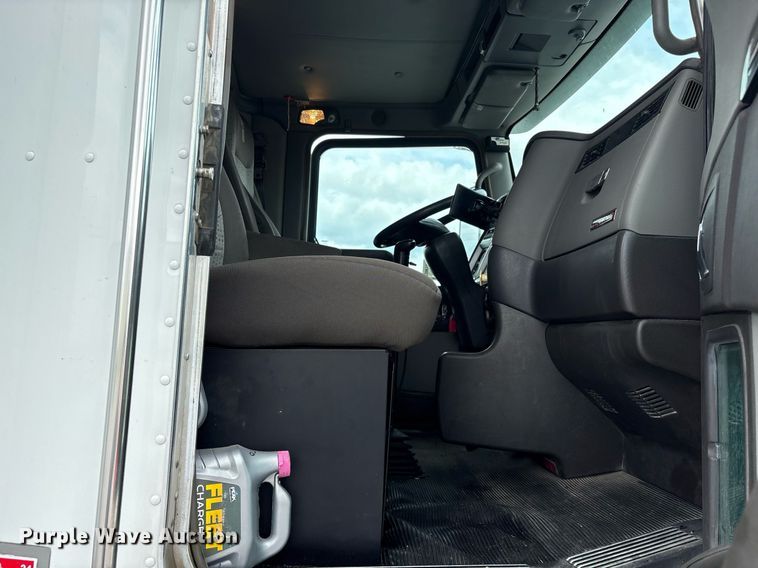 image for item DM1914 2012 Kenworth T800 Series box truck