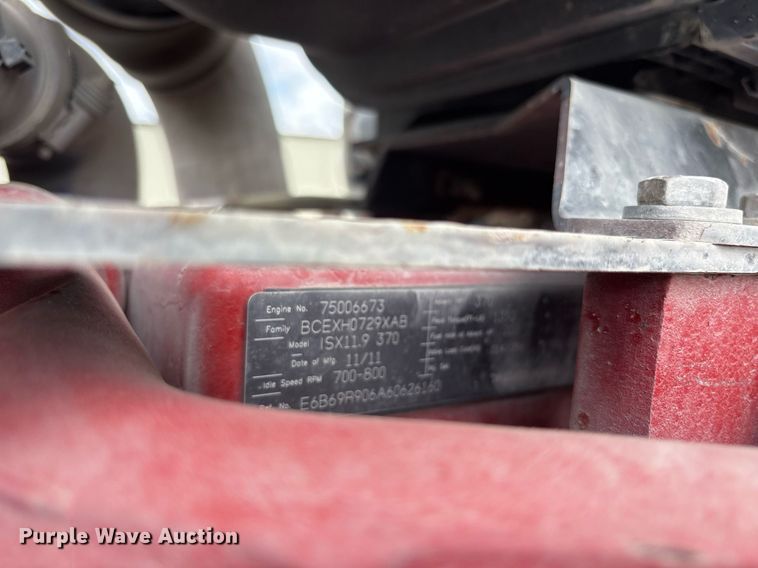 image for item DM1914 2012 Kenworth T800 Series box truck