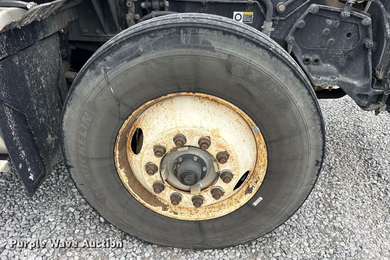 image for item DM1914 2012 Kenworth T800 Series box truck