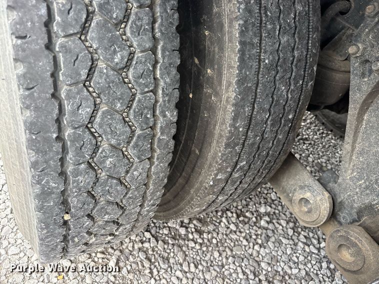 image for item DM1914 2012 Kenworth T800 Series box truck