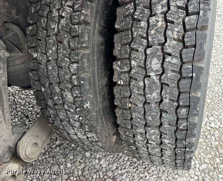 image for item DM1914 2012 Kenworth T800 Series box truck