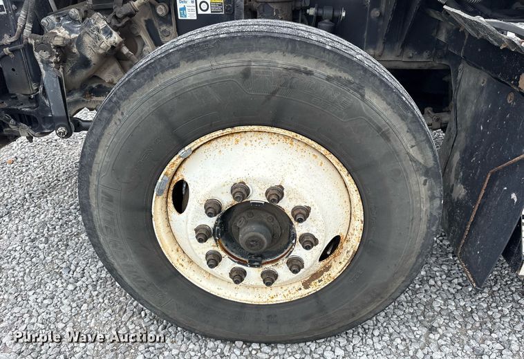 image for item DM1914 2012 Kenworth T800 Series box truck