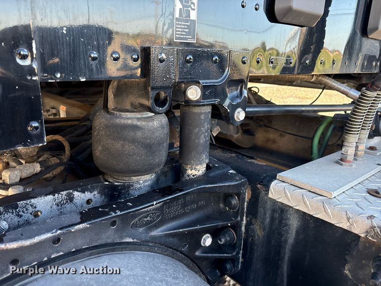 image for item DM1919 2015 Peterbilt 579 semi truck