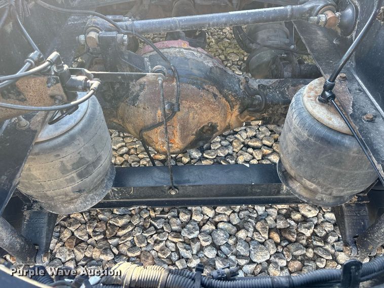 image for item DM1919 2015 Peterbilt 579 semi truck