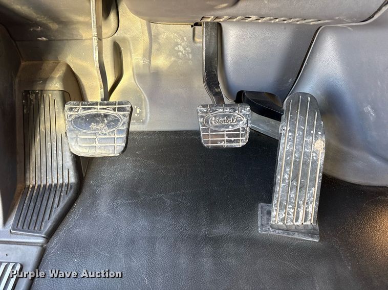 image for item DM1919 2015 Peterbilt 579 semi truck