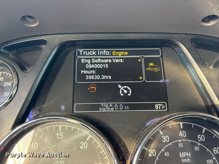 image for item DM1919 2015 Peterbilt 579 semi truck