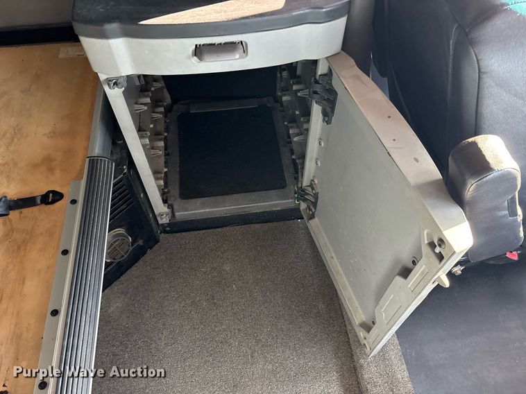 image for item DM1919 2015 Peterbilt 579 semi truck