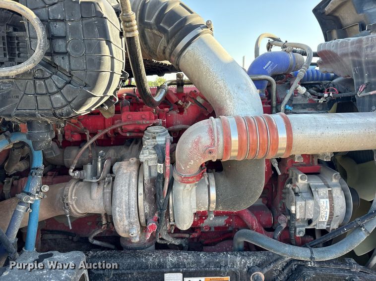 image for item DM1919 2015 Peterbilt 579 semi truck