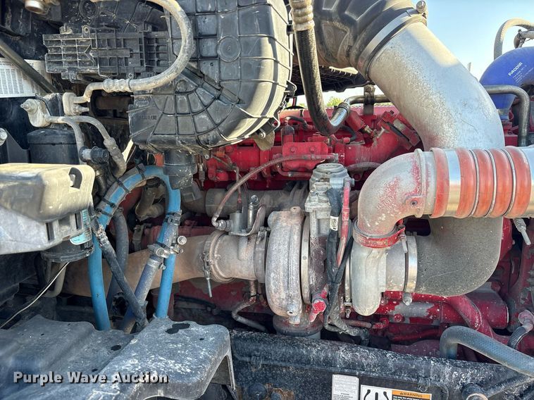 image for item DM1919 2015 Peterbilt 579 semi truck