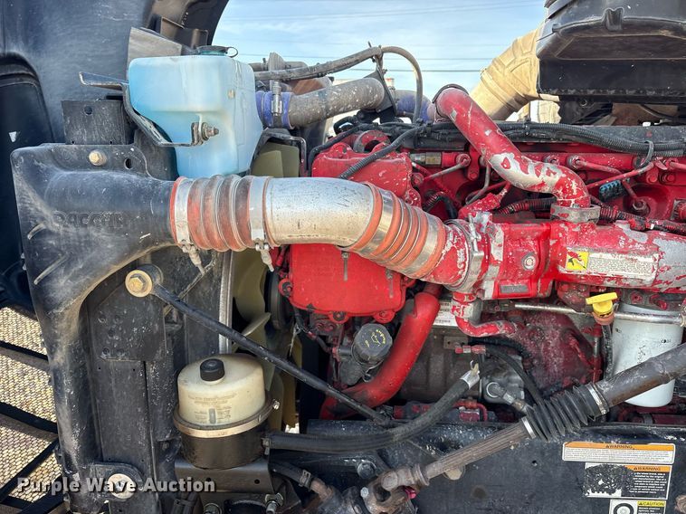 image for item DM1919 2015 Peterbilt 579 semi truck