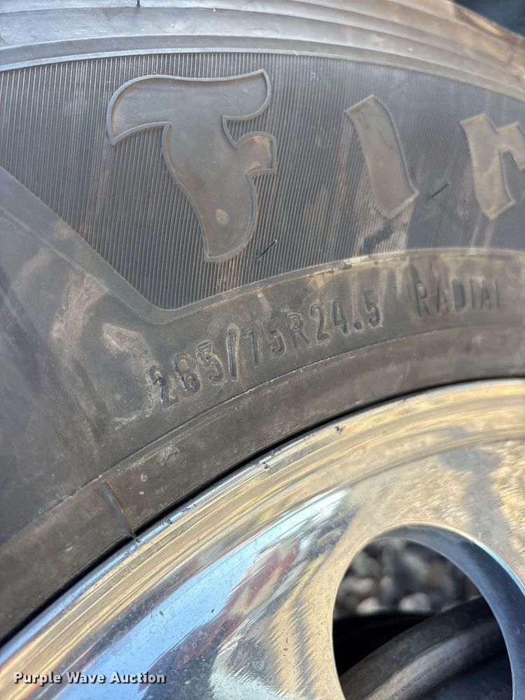 image for item DM1919 2015 Peterbilt 579 semi truck