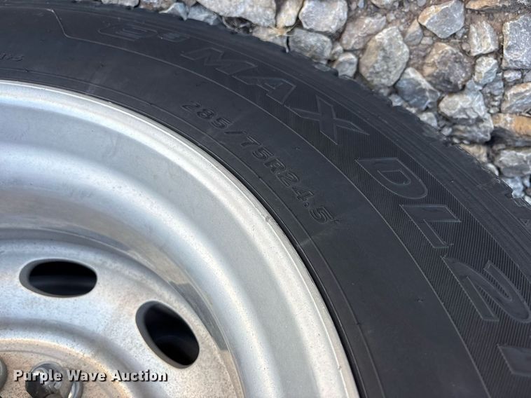 image for item DM1919 2015 Peterbilt 579 semi truck