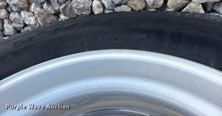 image for item DM1919 2015 Peterbilt 579 semi truck