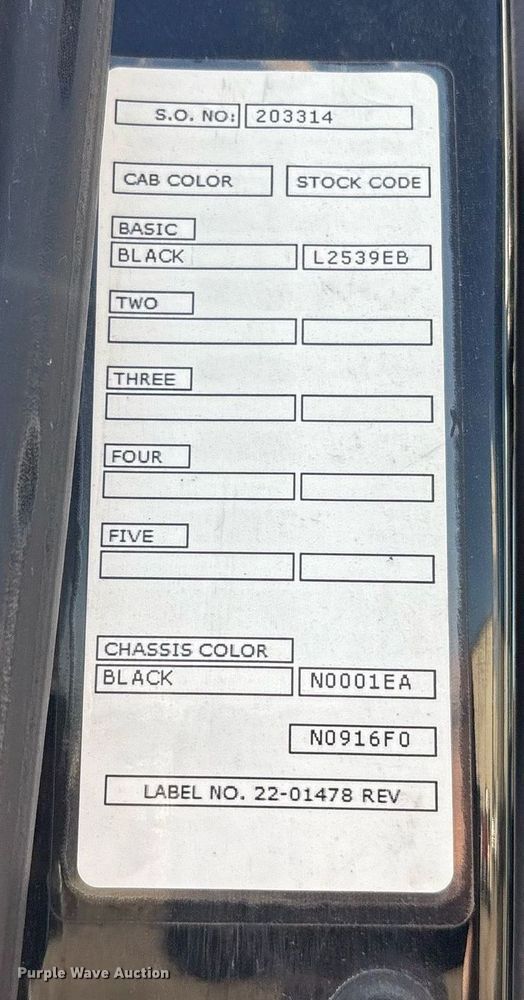 image for item DM1919 2015 Peterbilt 579 semi truck