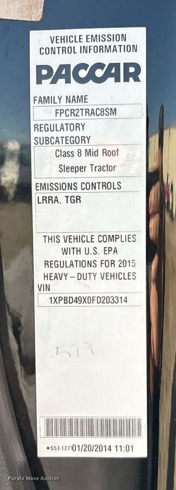 image for item DM1919 2015 Peterbilt 579 semi truck