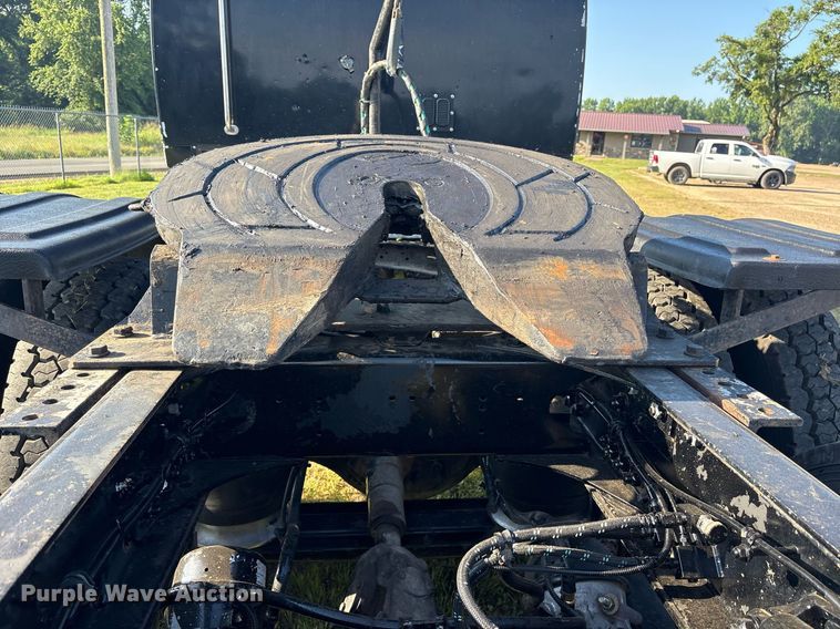 image for item DM1920 2007 Western Star 4900 semi truck