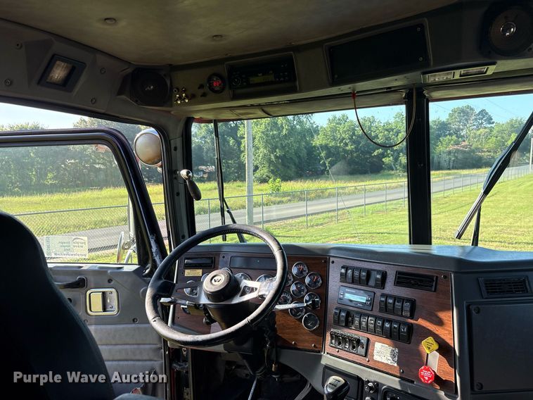 image for item DM1920 2007 Western Star 4900 semi truck