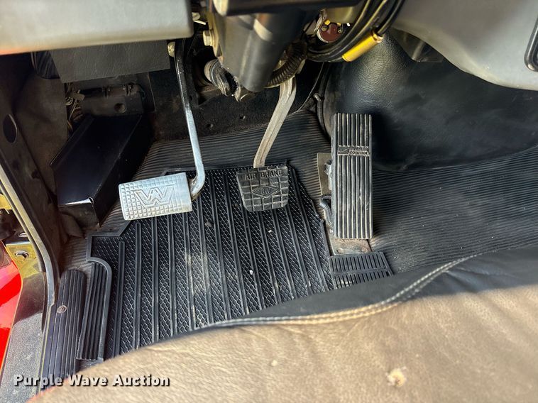 image for item DM1920 2007 Western Star 4900 semi truck